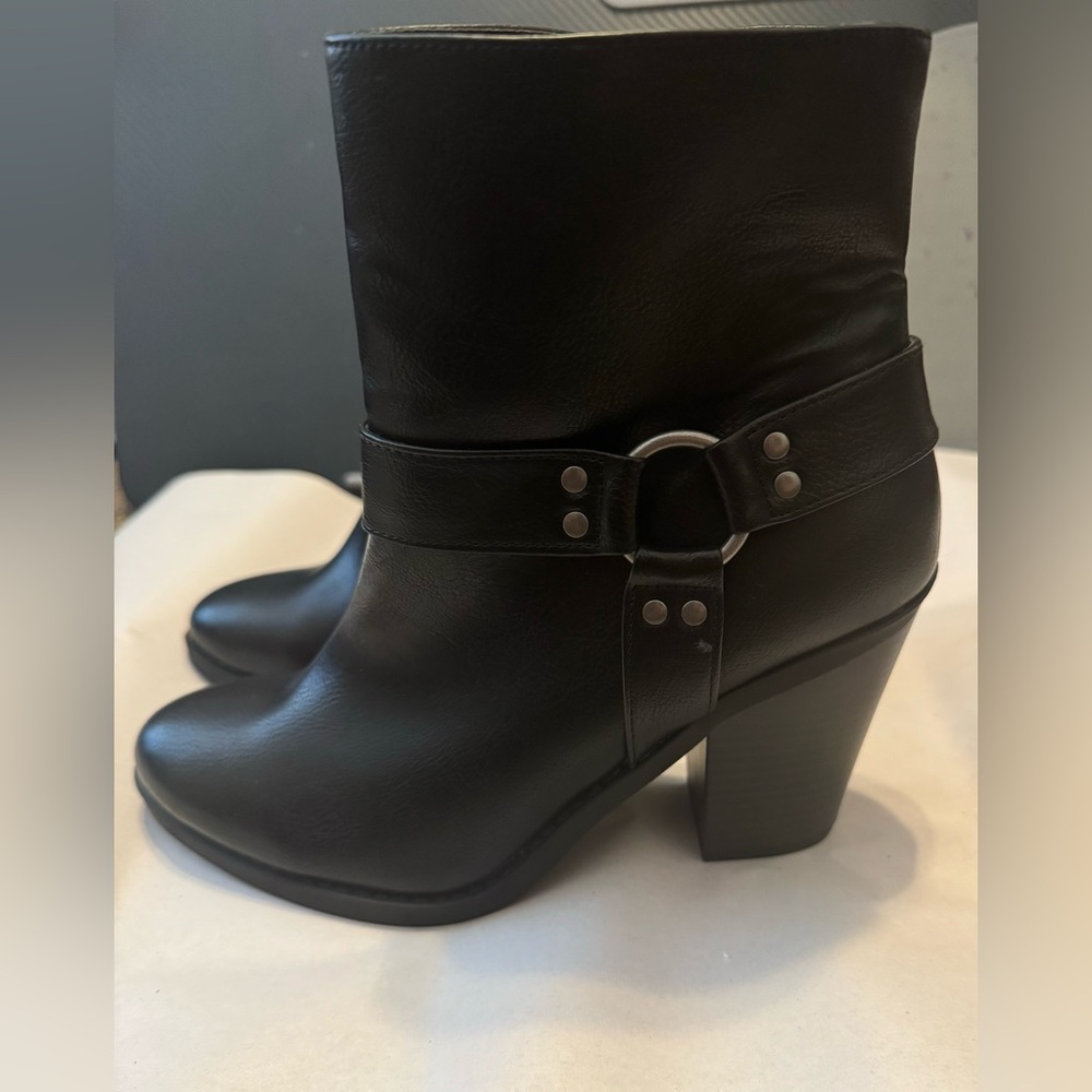 ESPRIT Chunky Heeled Ankle Boot